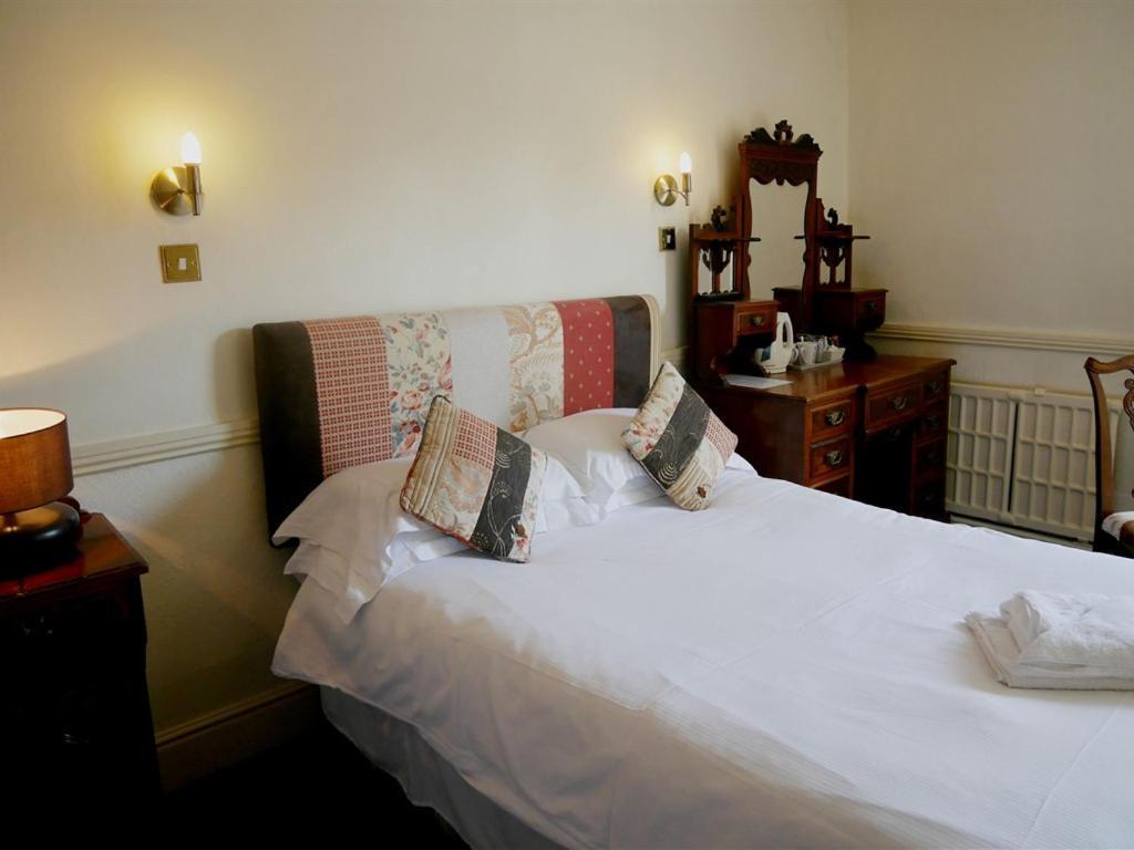 The White Hart Hotell Whitchurch  Exteriör bild