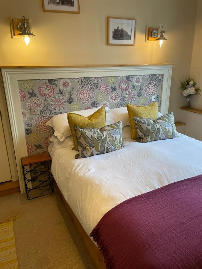 The White Hart Hotell Whitchurch  Exteriör bild