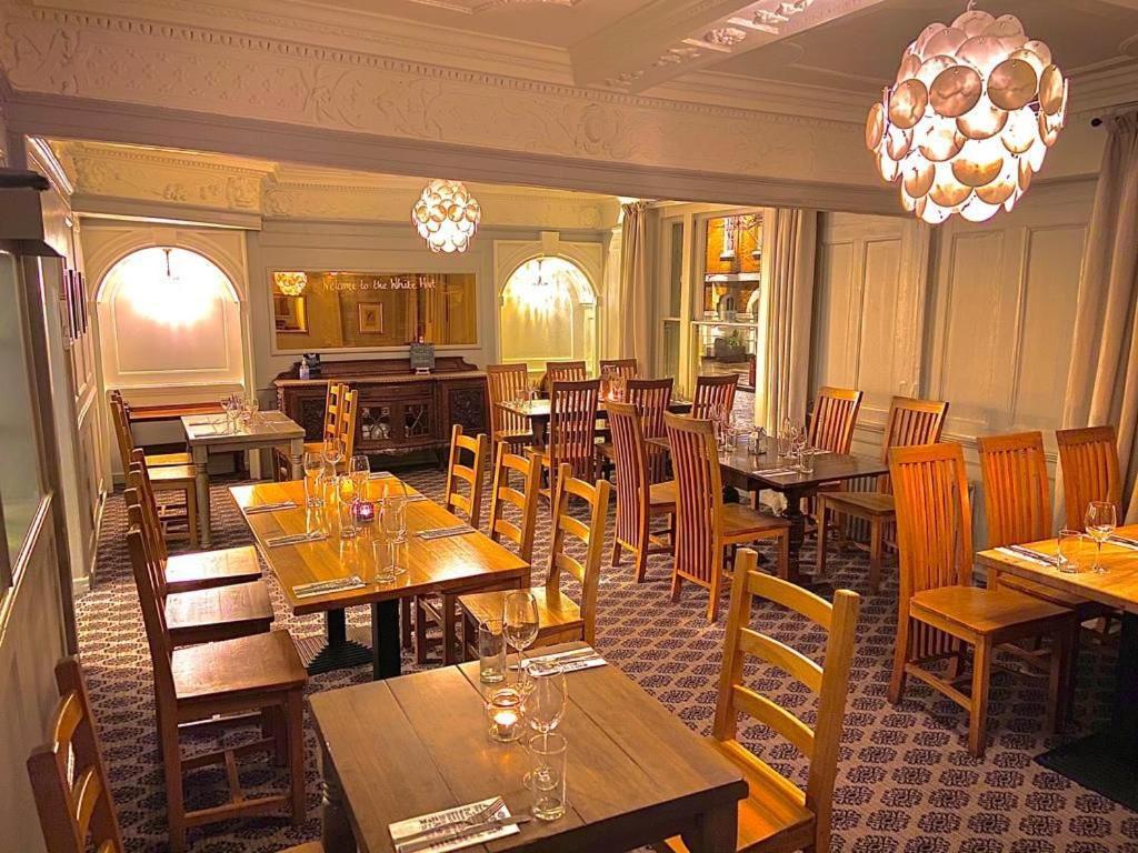 The White Hart Hotell Whitchurch  Exteriör bild
