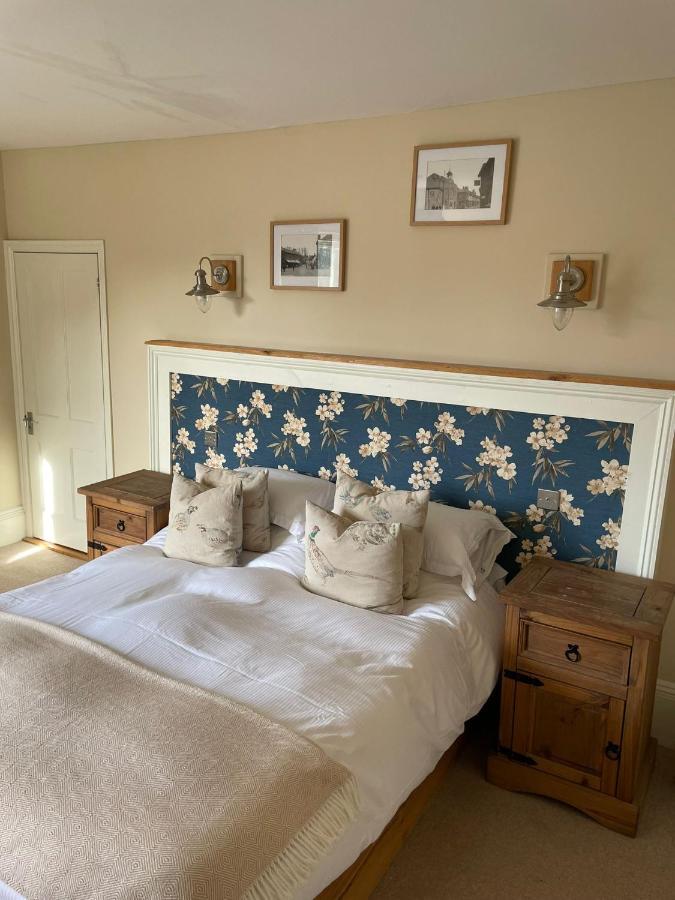 The White Hart Hotell Whitchurch  Exteriör bild